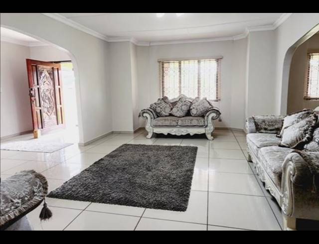 4 BEDROOM HOUSE FOR SALE IN VELD EN VLEI